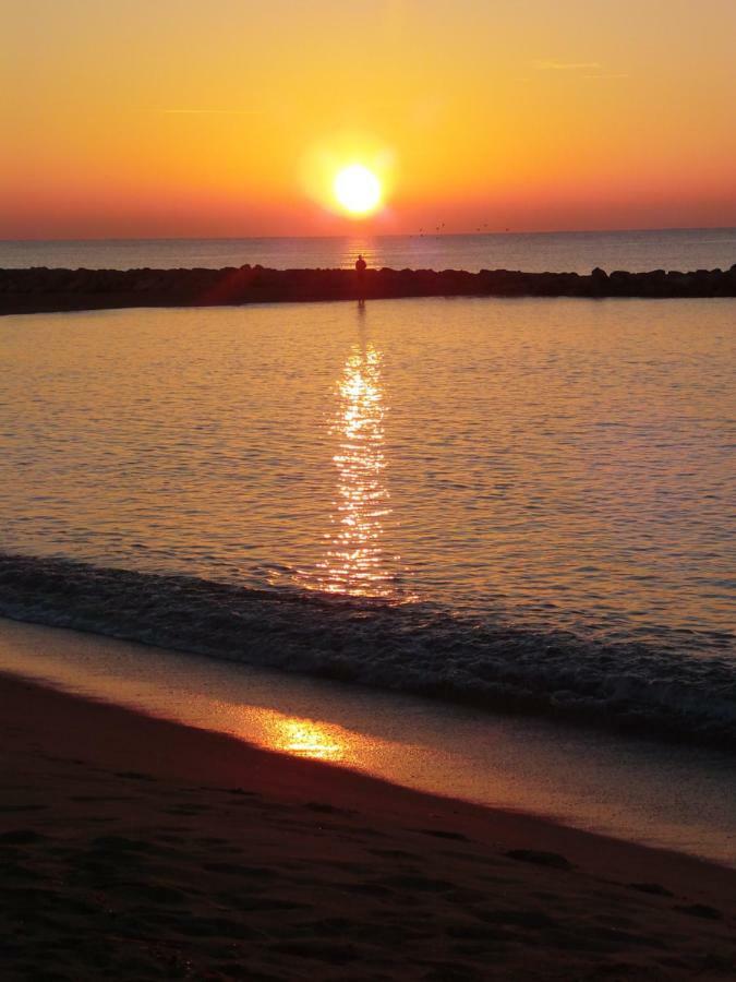 Cozzy Flat In A Quiet And Nice Area / Acogedor Apartamento En Zona Tranquila Y Agradable Cambrils Exterior photo